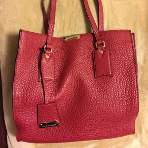 Burberry heritage tote lipstick red
